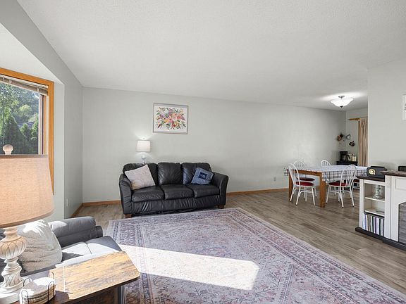 3rd image of 132 Stuart Dr