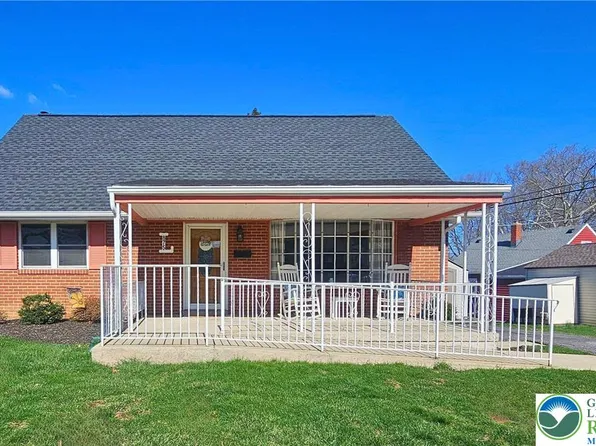 875 Poplar Rd, Hellertown, PA 18055