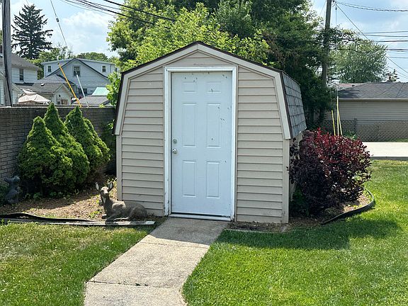 2nd image of 23136 Hoffman St