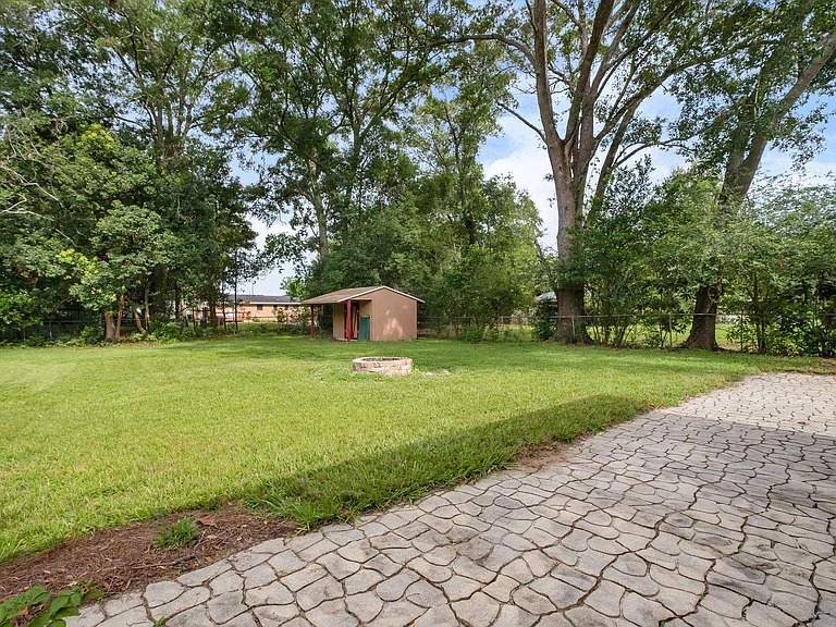 310 Lancaster Dr — Photo 20