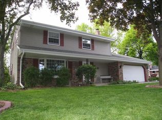 N89W17138 Highland Ct, Menomonee Falls, WI 53051