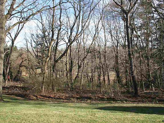 2nd image of 100 West Ct
