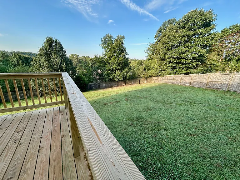 61 Hugo Dr — Photo 6