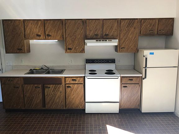 3rd image of 255 Crandall St