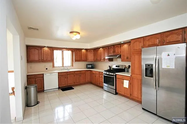 31 Marion Ave #2 — Photo 4