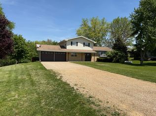7815 N High Ridge Rd, East Dubuque, IL 61025