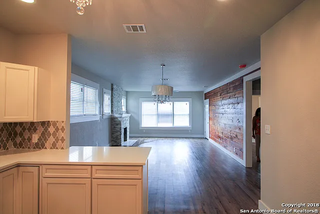 1138 Iowa St — Photo 2