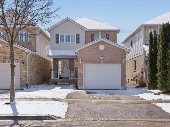 127 Richfield Sq, Clarington, ON L1E 3G3