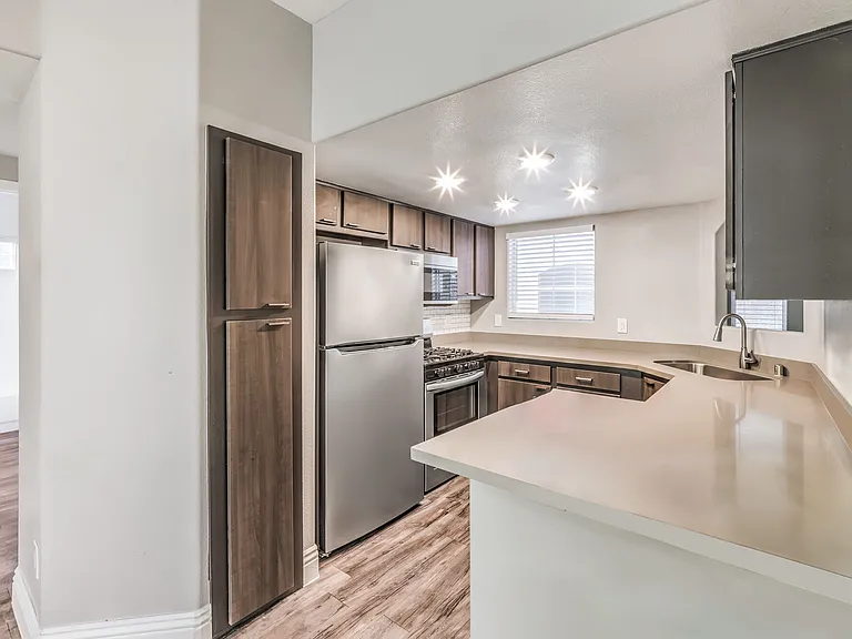 Parkway Townhomes — Photo 16