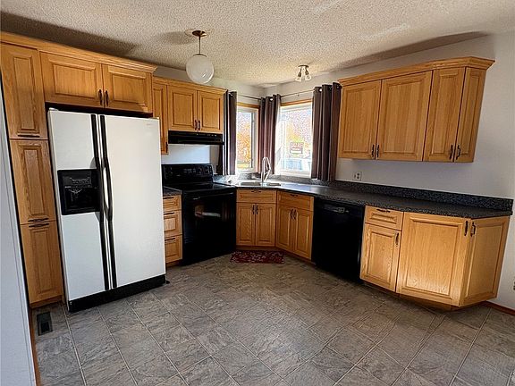 4th image of 306 2nd Street W