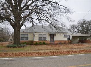 401 W Bonham St, Ladonia, TX 75449
