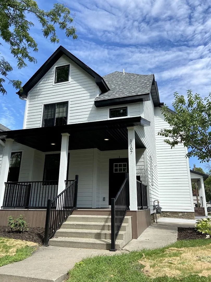 1107 7th St. SE — Photo 1