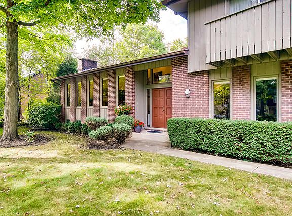 3rd image of 226 E Tall Trees Ln