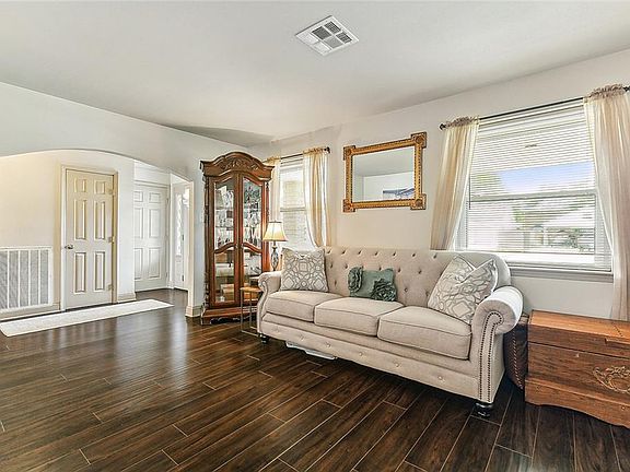 3rd image of 3936 Lake Trail Dr
