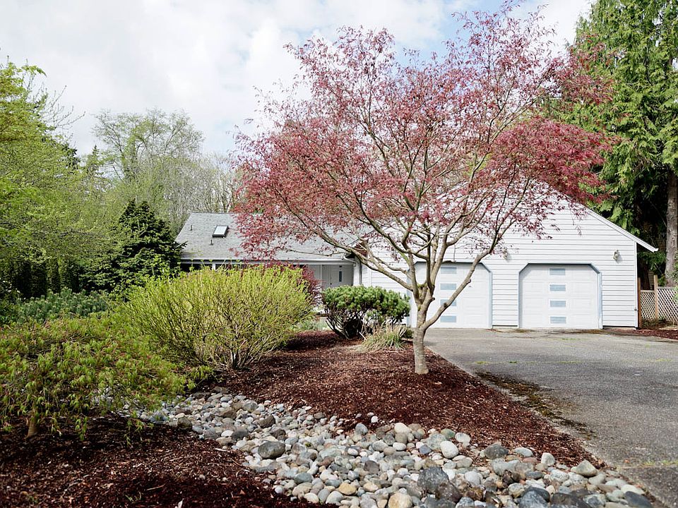 1st image of 555 Azalea Ave NE