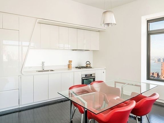 3rd image of 123 Washington St APT 25B