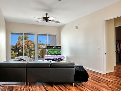 5th image of 103 SW 39th St APT 204