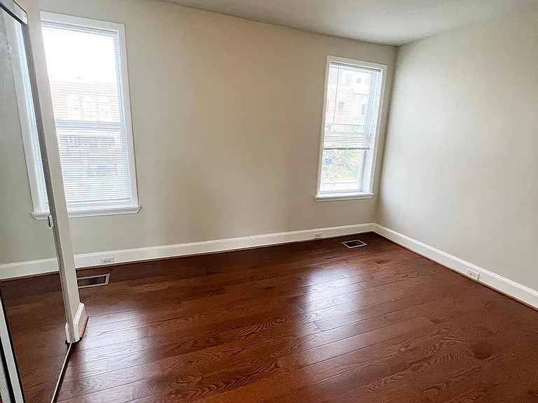 770 Columbia Rd NW — Photo 6