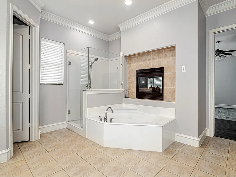 828 Thomas Crossing Dr — Photo 30
