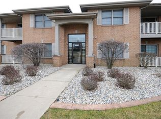 9800 Wildwood Ct UNIT 2-D, Highland, IN