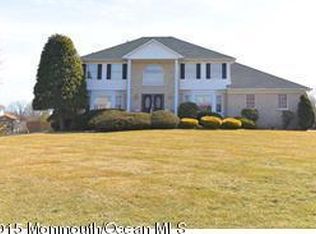 2 Alexander Dr, Monroe Township, NJ 08831