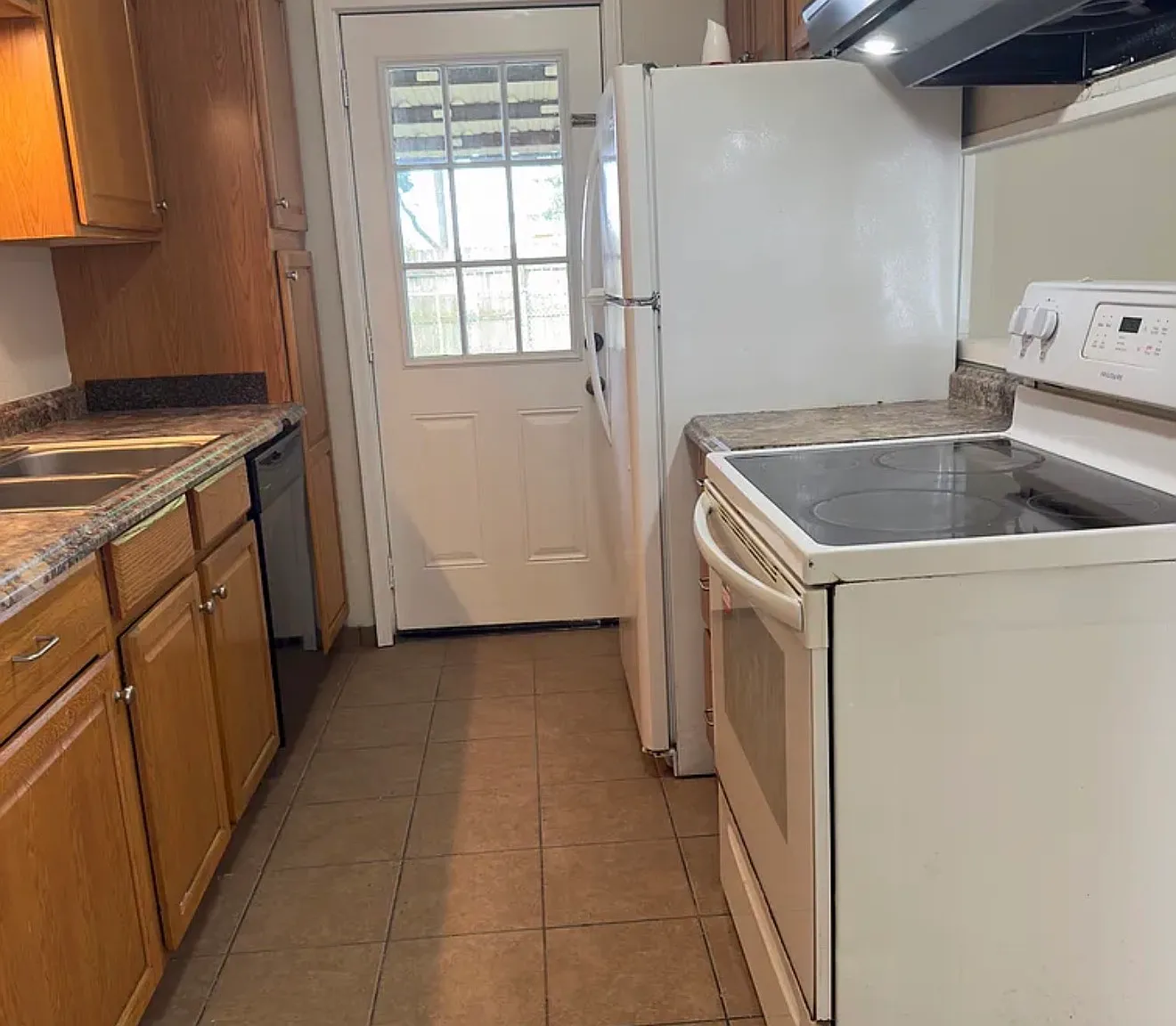 3 bed, 997 sqft, $1,400 — Photo 2