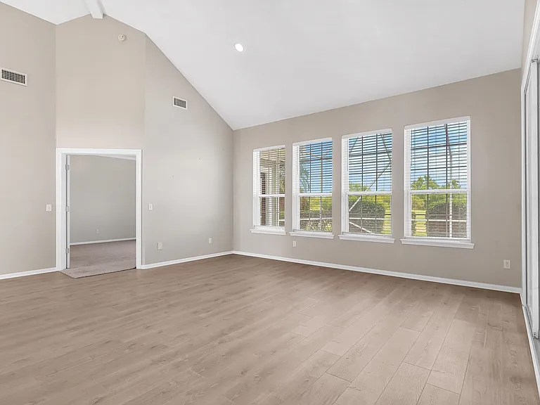 506 Lakeway Dr — Photo 14