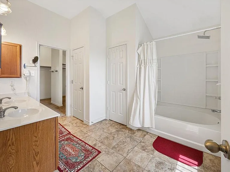 7704 Labrador Dr — Photo 15