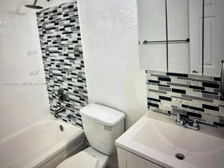 984 W 40th St #2 — Photo 16