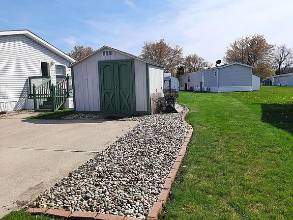 Exterior Image-3-Skyline 26 Boardwalk