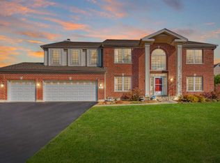 2 Canyon Ct, Algonquin, IL 60102