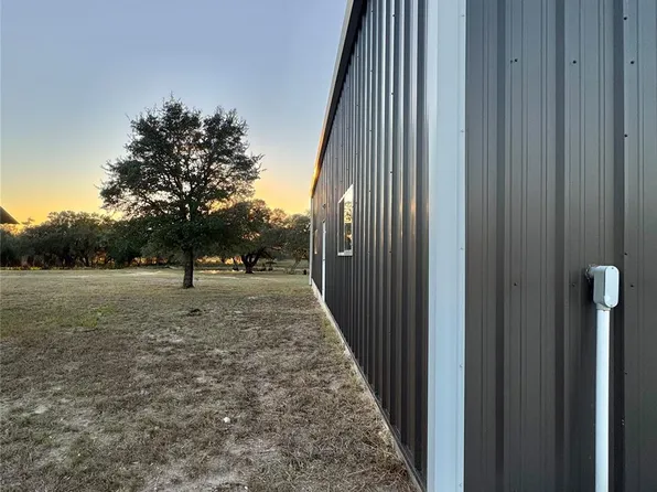 2636 E Fm 532, Schulenburg, TX 78956