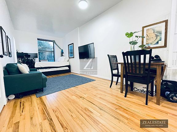2nd image of 428 Park Pl APT 3C