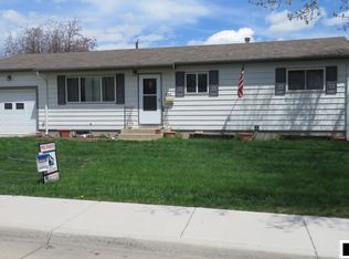 930 McDougall Dr, Lander, WY 82520