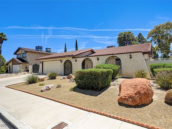3rd image of 3063 Chapala Dr