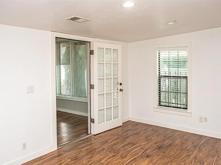 2607 E Cesar Chavez St — Photo 14