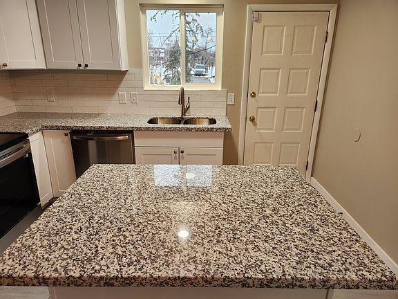 5th image of 2114 E Donegal Cir