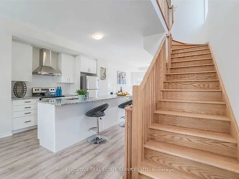 245 Royal Northern Path — Photo 4