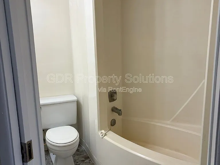 1100 Coal Ave SW #4 — Photo 6