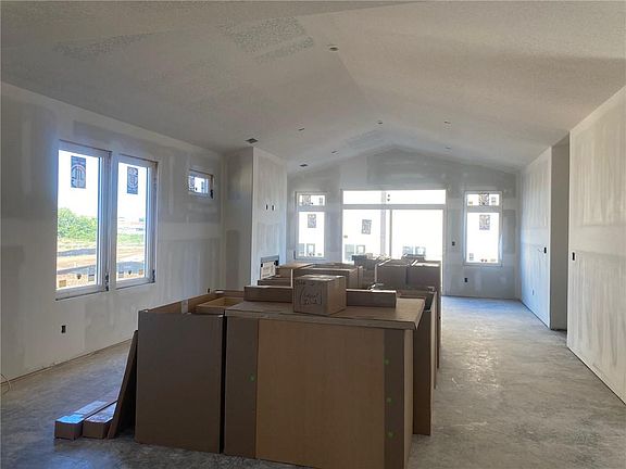 4th image of 19329 Skyview Ln