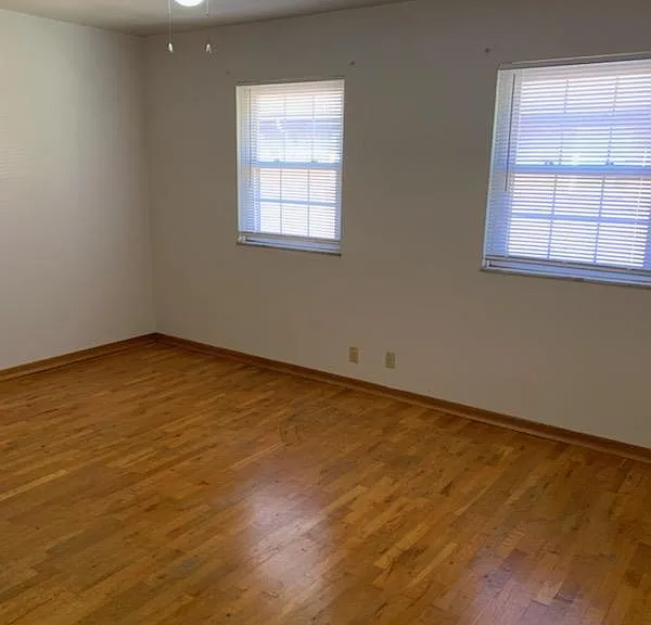 126 N Washington St — Photo 5