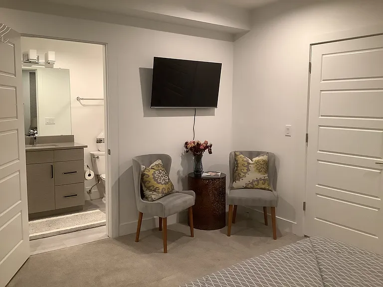 6830 E Lowry Blvd — Photo 16