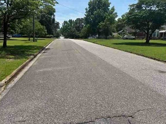 Exterior Neighborhood (street photo)