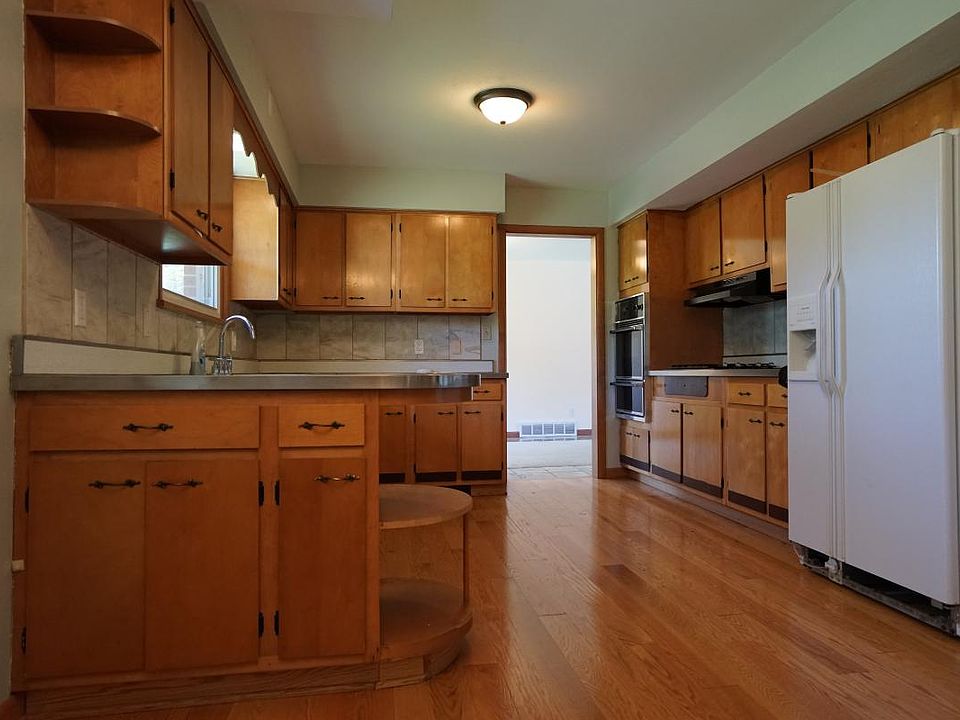 Eat in kitchen