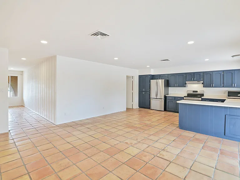10440 E Becker Ln — Photo 18
