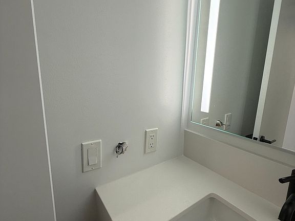 5th image of 306 Jarvis St #204