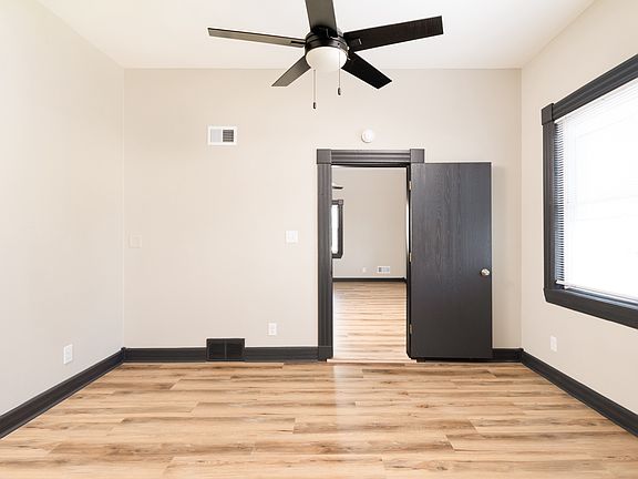 5th image of 2226 S Kinnickinnic Ave #1