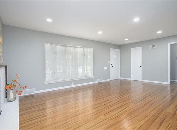 5th image of 8116 Jefferson St