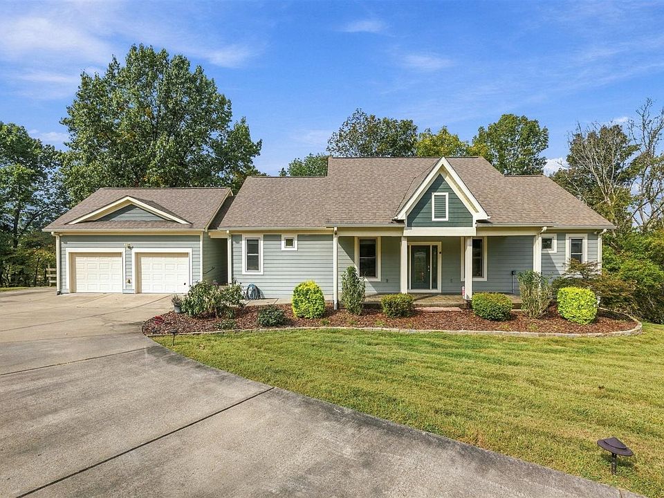 1st image of 332 Phoenix Dr