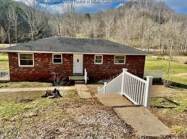 403 Hodges Rd, Hurricane, WV 25526